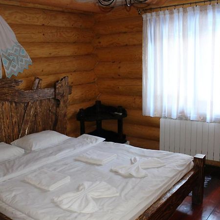 Hotel Berloga-Sinevir Synevyrsʼka Polyana 外观 照片