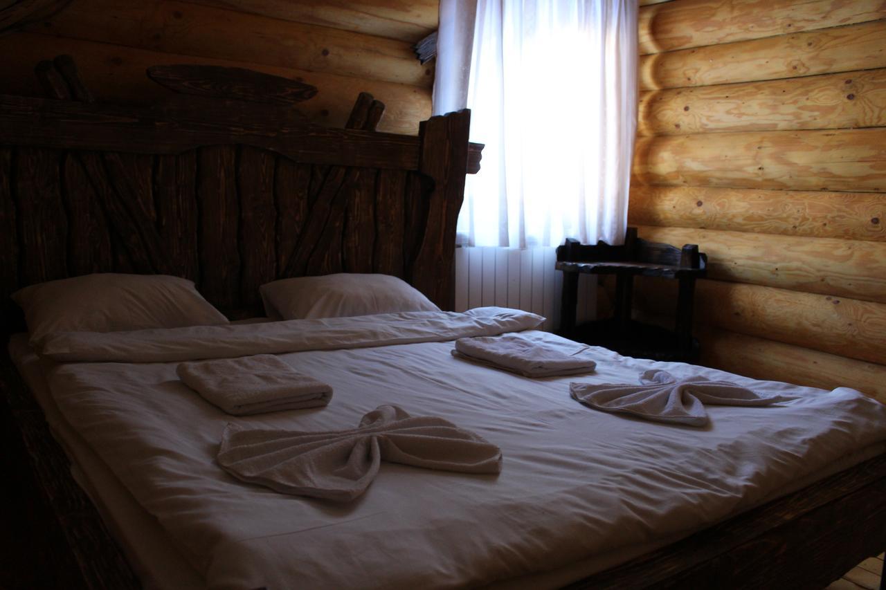 Hotel Berloga-Sinevir Synevyrsʼka Polyana 外观 照片